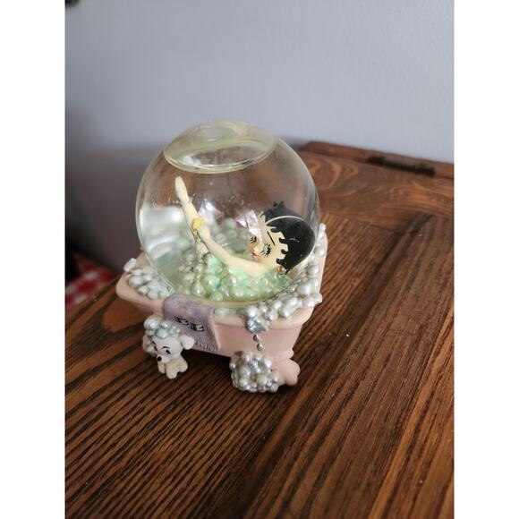Rare 1999 Betty Boop #6808 Bubble Bath Figurine 4" Tall Snow Globe Retro Vtg Art - Picture 3 of 6